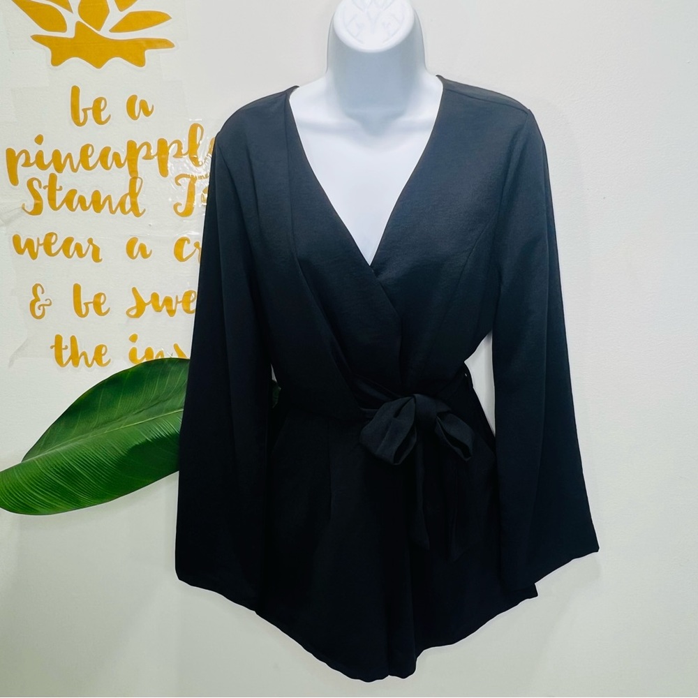 VERY J Solid Black Deep V-Neck Short Romper Long Sleeves Size Medium